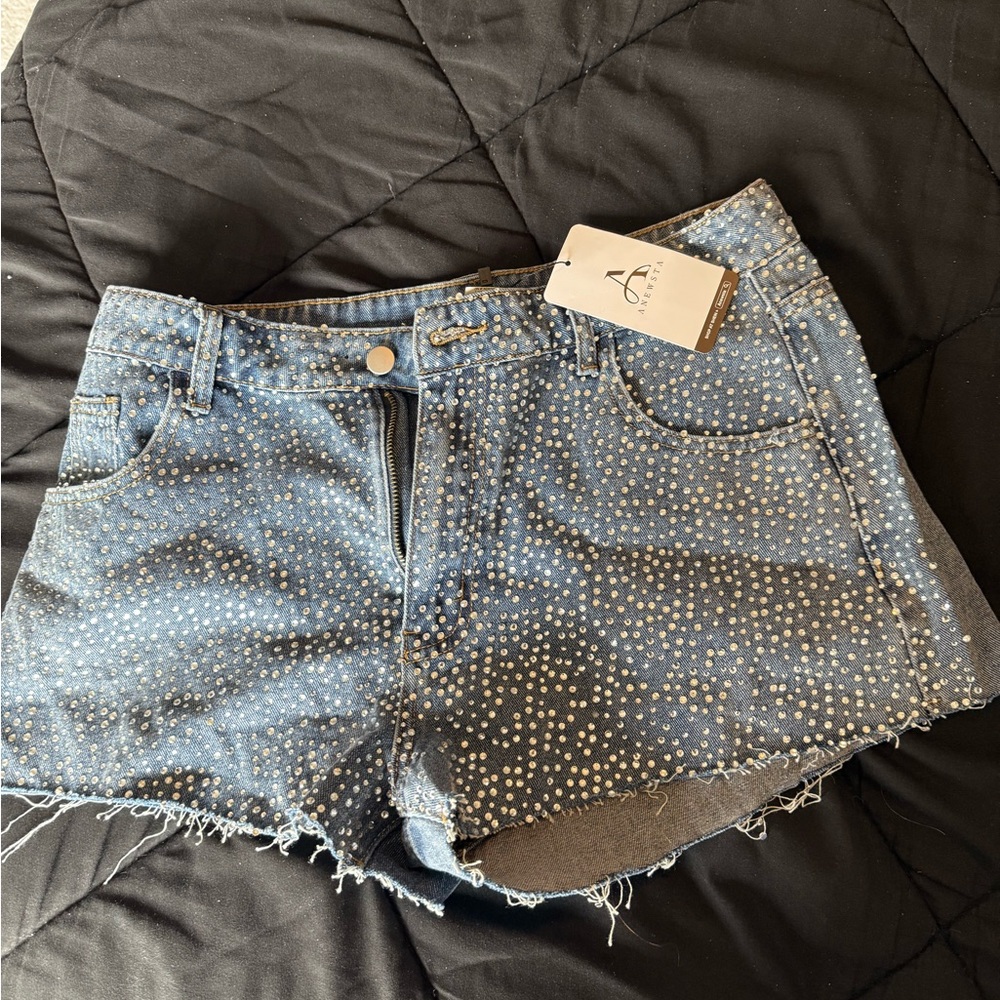 Stylish High Waist Denim Shorts with Studded Design - Picture 7 of 7